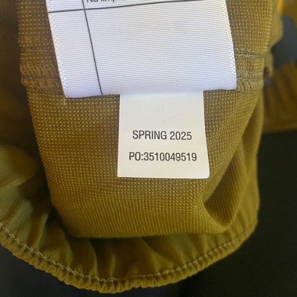 Carhartt Women’s Force Phoenix Cargo Short in Golden Grass - Size XL - Picture 11 of 11